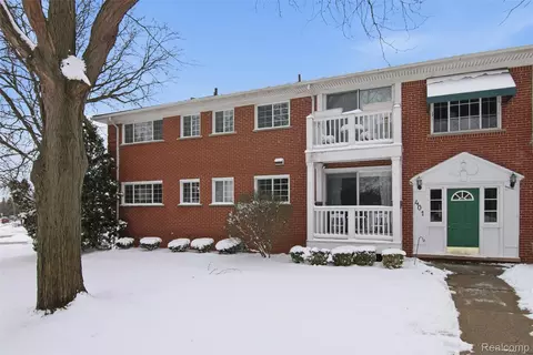 401 N Eton St #105, Birmingham, MI 48009