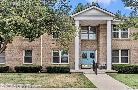 275 Maywood St #12, Marysville, MI 48040