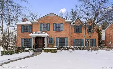 169 N Glenhurst Dr, Bloomfield Hills, MI 48301