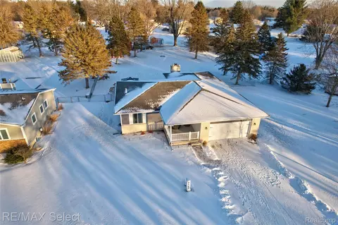 8548 Tim Tam Trl, Flushing, MI 48433