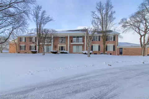 29624 Middlebelt Rd #2902, Farmington Hills, MI 48334