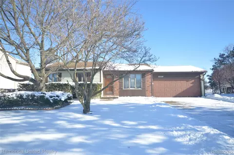 23316 Cranbrooke Dr, Novi, MI 48375