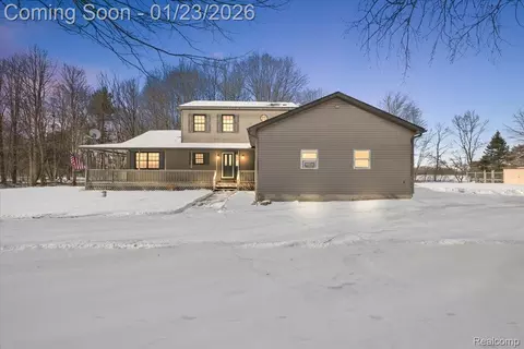 8404 Black River Rd, Worth, MI 48032