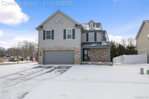 9005 Birch Pointe Dr, Berlin, MI 48166
