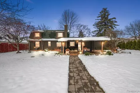 8402 27 Mile Edmund Ln, Washington, MI 48094