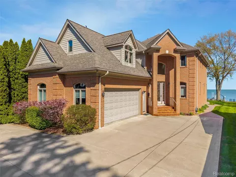 34330 Jefferson Ave, Harrison, MI 48045
