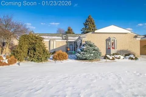 11367 Suffolk Dr, Southgate, MI 48195
