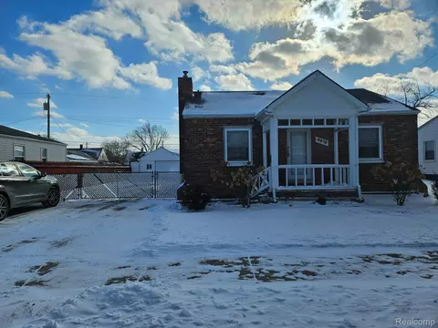 6876 Continental Ave, Warren, MI 48091