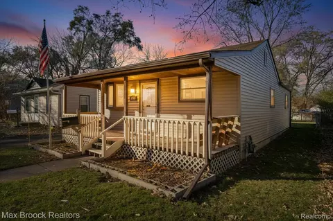 20916 Pinecrest St, Taylor, MI 48180