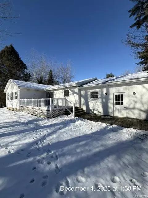 8875 E Miller Rd, Durand, MI 48429