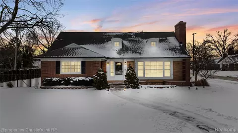 1331 Fairholme Rd, Grosse Pointe Woods, MI 48236