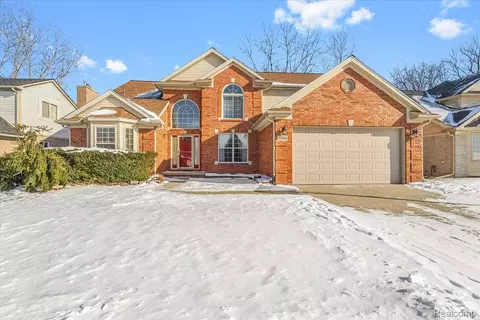 25889 Maple Dr, Taylor, MI 48180
