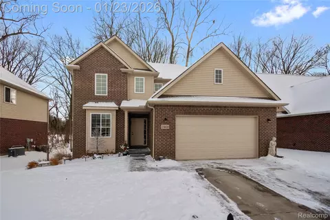 24679 Pembrooke Dr, Southfield, MI 48033