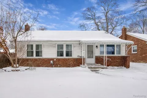 28027 Bohn St, Roseville, MI 48066