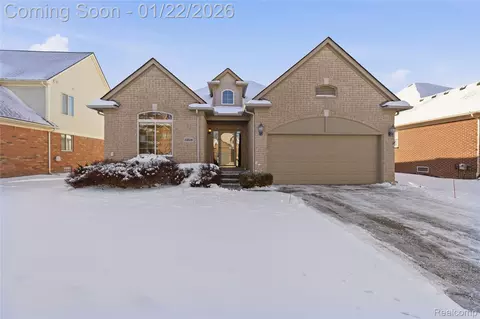 13516 Trotters Ln, Sterling Heights, MI 48313