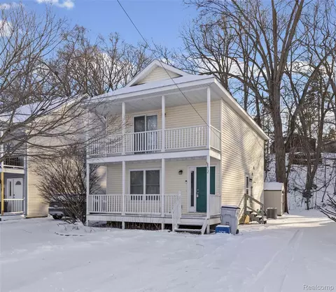 8872 Lagoon Dr, Brighton, MI 48116