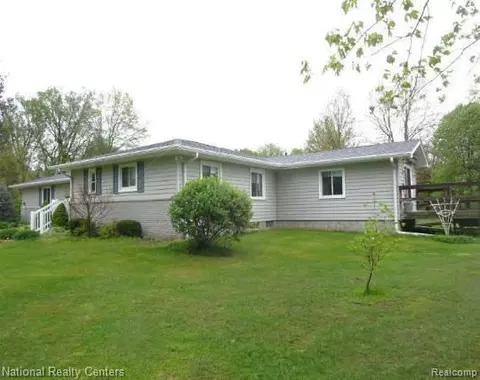 27125 Delos Rd, New Boston, MI 48164
