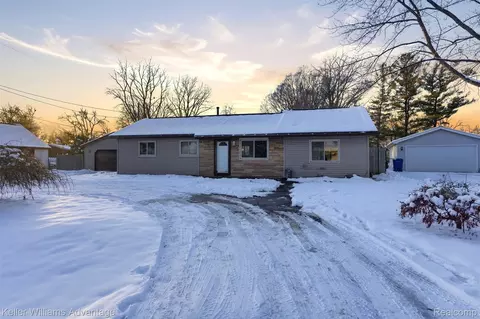 1091 Joangay Blvd, Waterford, MI 48327