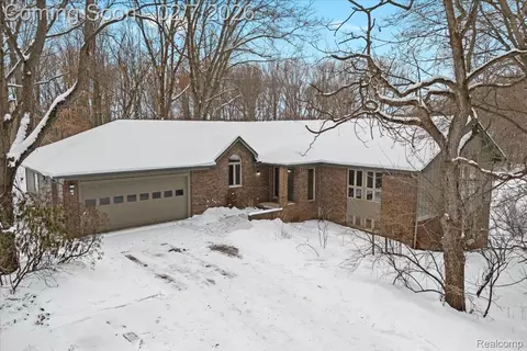411 Rush Lake Rd, Putnam, MI 48169