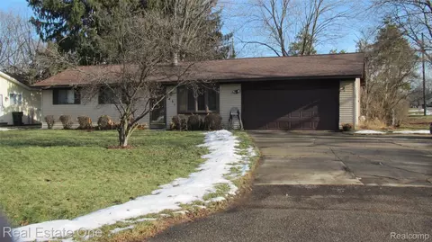 3431 Culbertson Ave, Rochester Hills, MI 48307