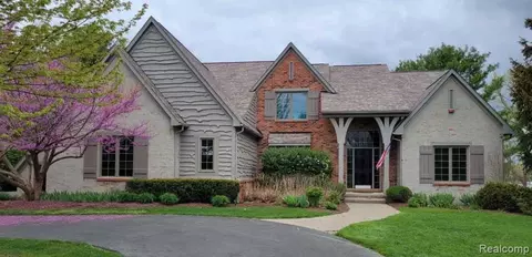 768 Shrewsbury Dr, Villageofclarkstoncity_oakland, MI 48348