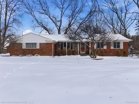 6766 Vernmoor Dr, Troy, MI 48098