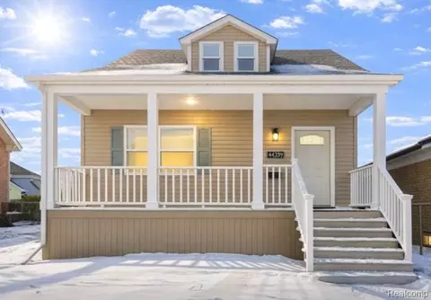 21912 Lakeview St, Saint Clair Shores, MI 48080