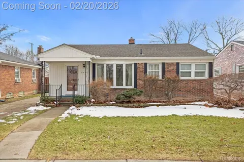 22704 Chapoton St, Saint Clair Shores, MI 48080