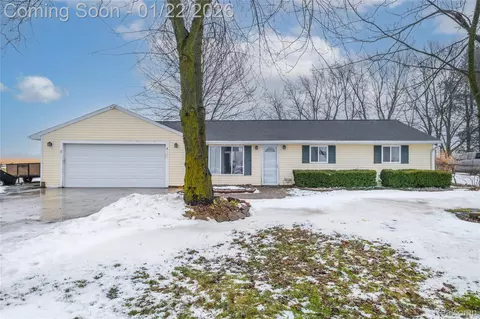 8221 Van Vleet Rd, Gaines, MI 48436