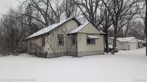 2400 N State Rd, Davison, MI 48423