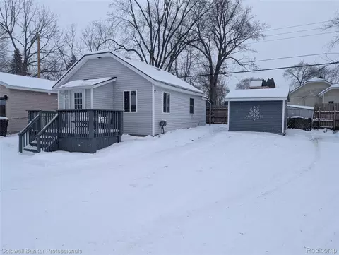145 W Chicago Ave, Pontiac, MI 48340