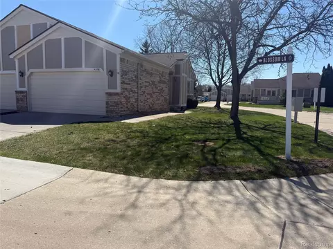 42158 Blossom Ln #44, Clinton Township, MI 48038