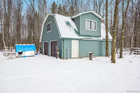 4661 S Sheridan Rd, Vassar, MI 48768