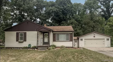 3241 Curtis Rd, Birch Run, MI 48415