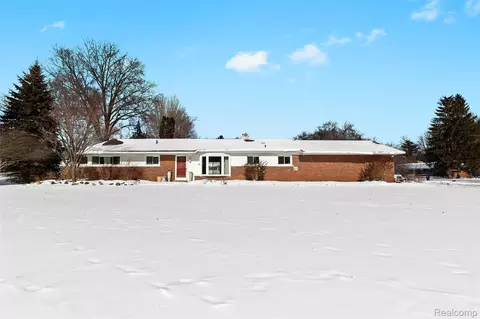 7275 Merrybrook, West Bloomfield, MI 48322