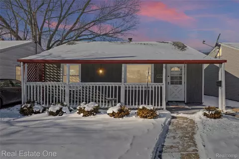 6141 Harrison St, Garden City, MI 48135