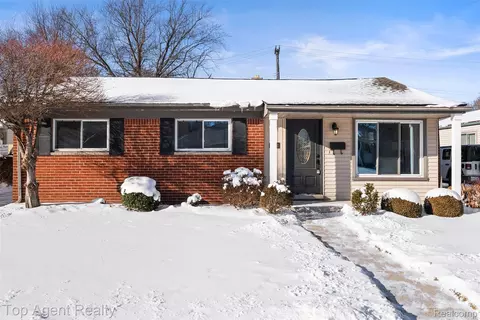 28001 Elba St, Saint Clair Shores, MI 48081