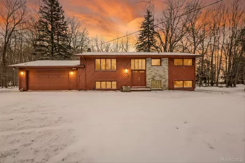 1500 Frost Rd, Wheatfield, MI 48895