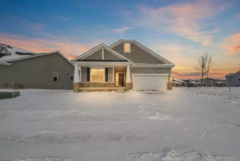 8185 Carston Ln, Green Oak, MI 48116