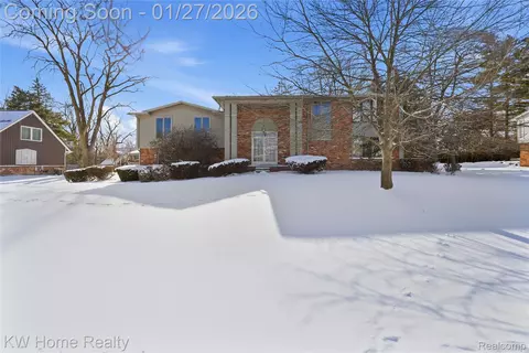 2935 Bloomfield Shore Dr, West Bloomfield, MI 48323