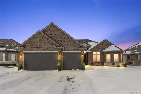 56844 Topaz Dr, Macomb, MI 48042