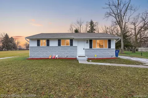 5050 Carnegie St, Saginaw, MI 48601