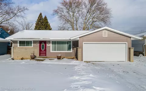 2591 Hempstead Rd, Auburn Hills, MI 48326