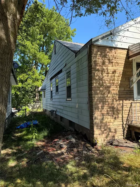 1805 Montana Ave, Flint, MI 48506
