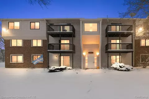 30052 W 12 Mile Rd #62, Farmington Hills, MI 48334