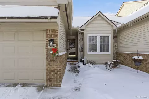 41867 Cantebury Dr, Novi, MI 48377