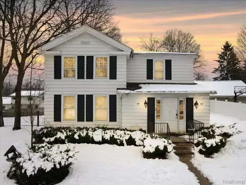 74 E Washington St, Village Of Clarkston, MI 48346