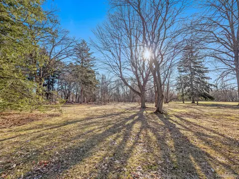 31050 Briarcliff Rd, Franklin, MI 48025