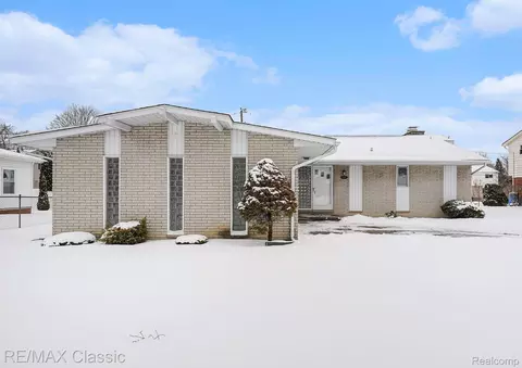 18746 Westbrook Dr, Livonia, MI 48152