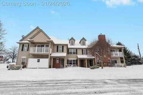 4030 Kirkway Ct #125, Genoa, MI 48843